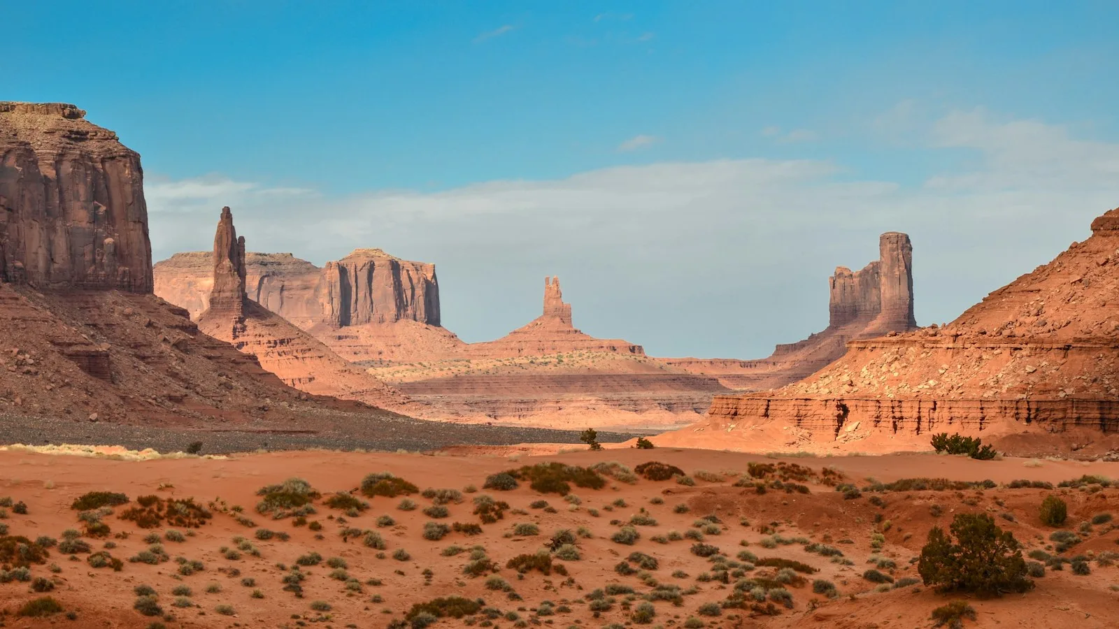 Paysage de canyons et de désert dans l'Ouest américain